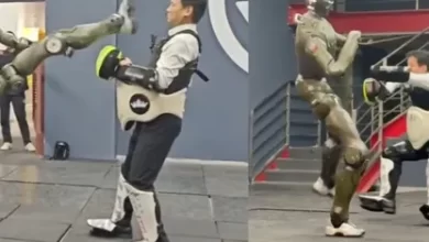 روبوت مقاتل يهاجم رئيس الشركة المطورة